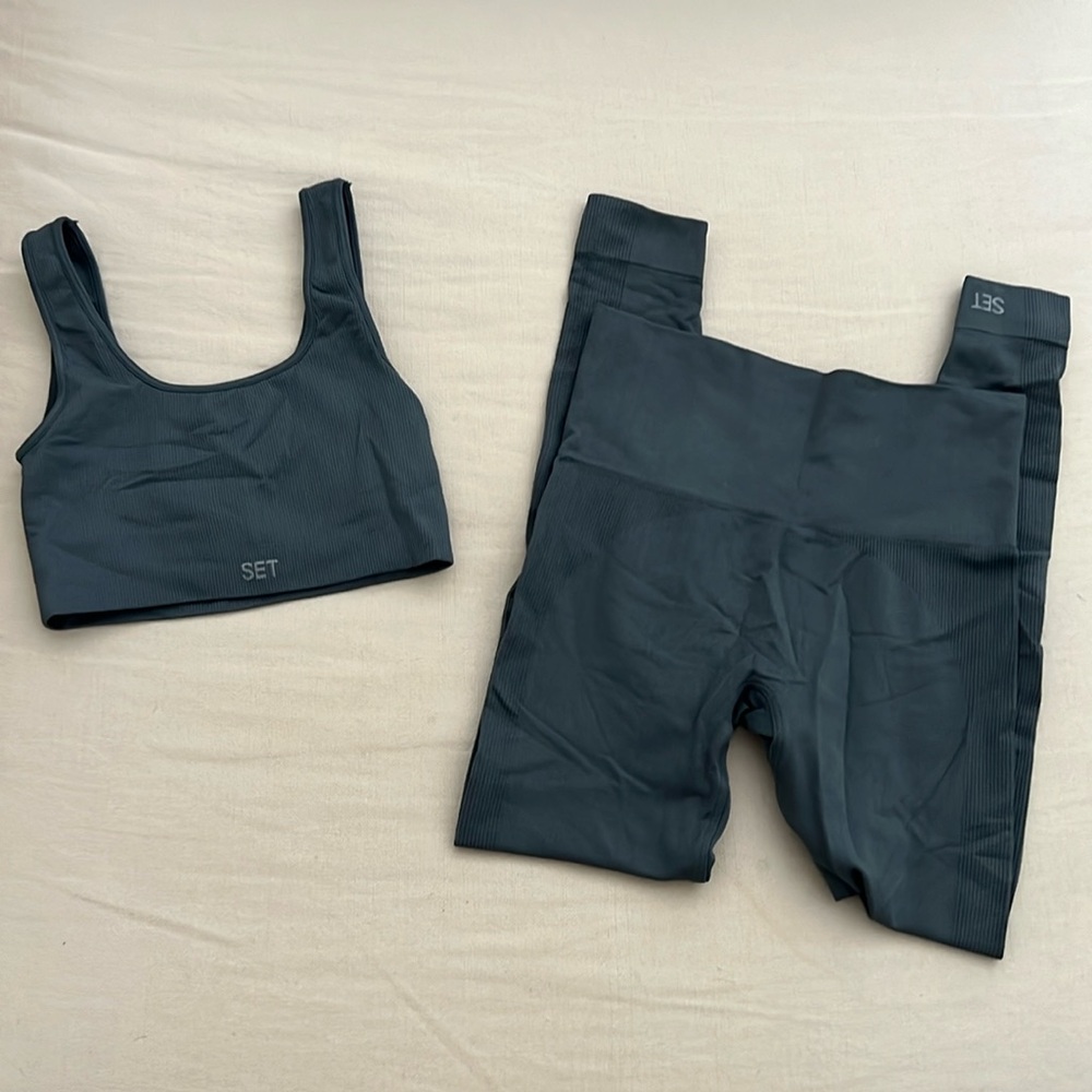 Set Active Bra and Leggings Set 🫐 Both Size XS